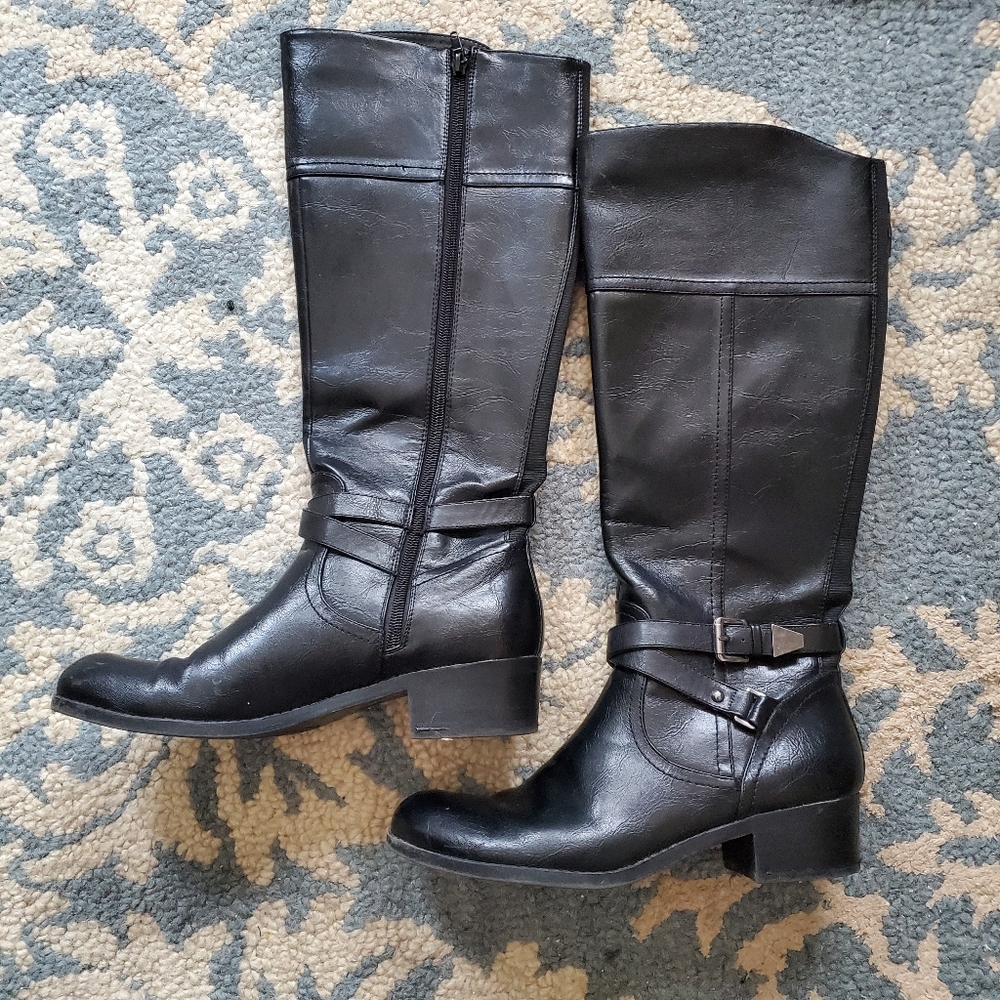 Womans tall boots 8